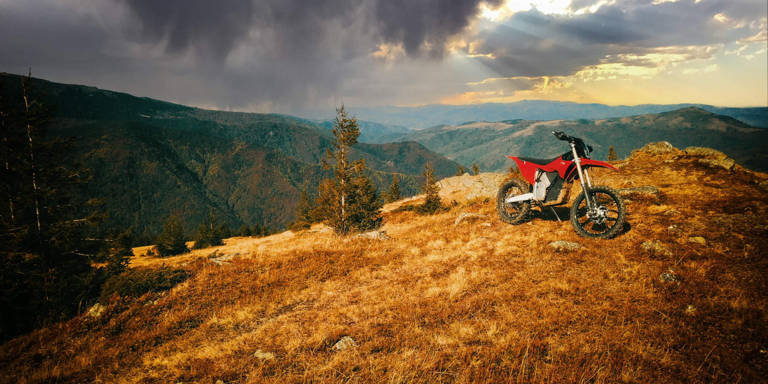 Reálný dojezd Stark VARG při enduro vyjížďce v horách