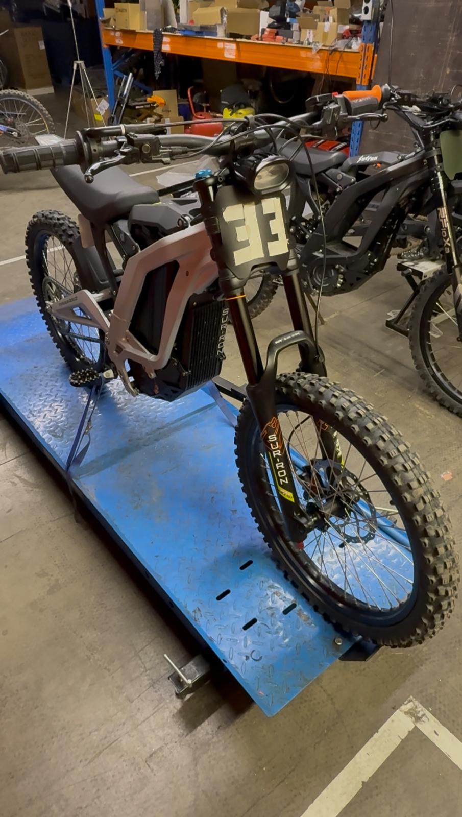 Servis ložisek přepákování Sur-Ron v dílně ADT Moto Slaný